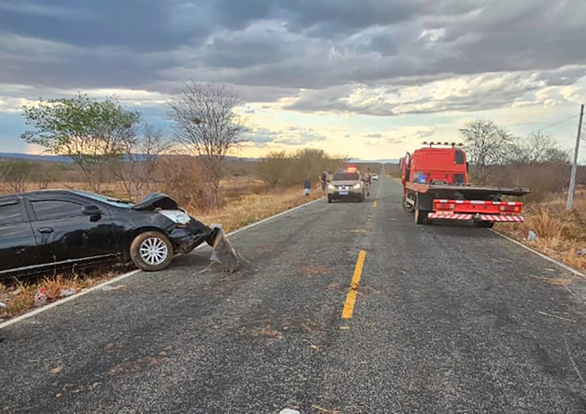 Acidente na BA-156 deixa dois feridos em Macaúbas
